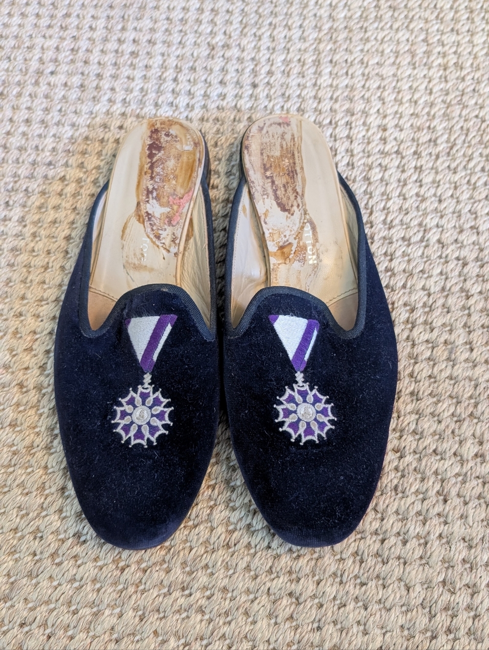 Stubbs And Wooten Velvet Mule, Size 10.